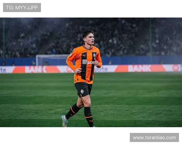 足球明星特效壁纸图片尽显球场魅力与风采让你感受足球的激情与梦想